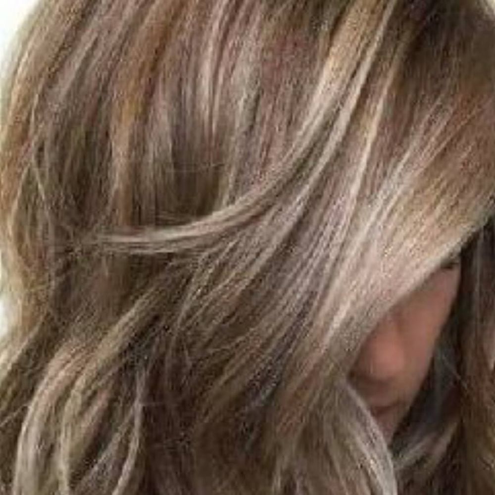 Meet your Posher, Lora